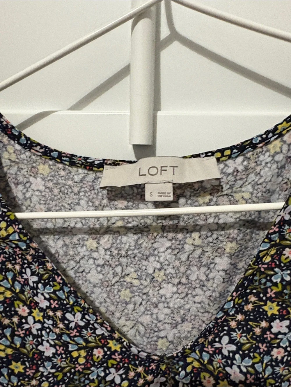 LOFT Black Floral V-Neck Puff Sleeve Blouse Shirt size small
